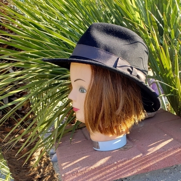 Bailey Curtis - Bailey‎ Fedor - Picture 9 of 10